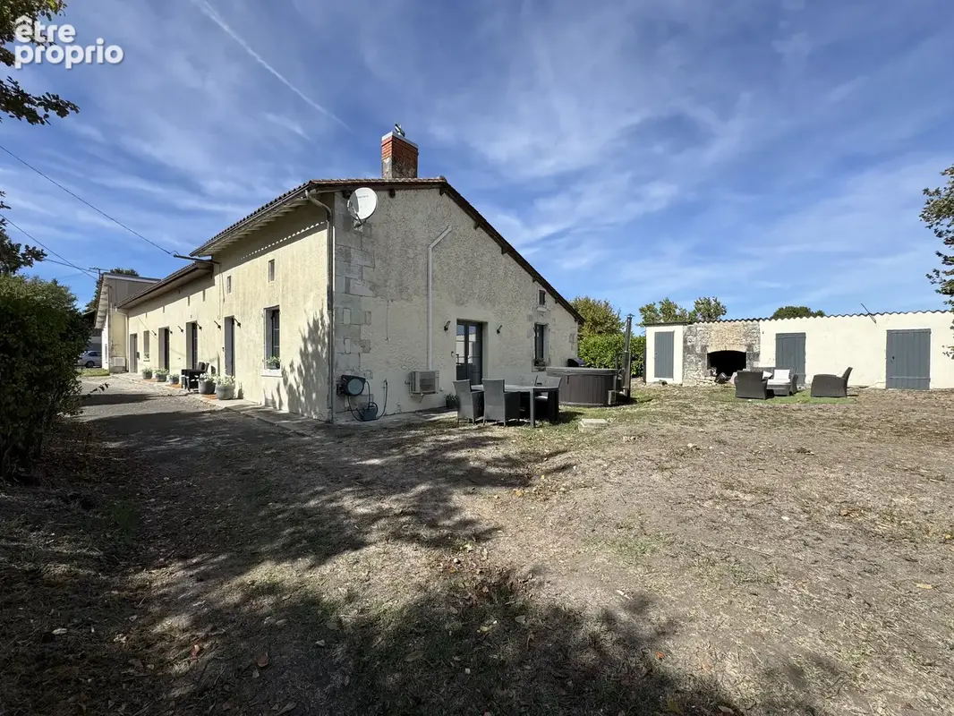Maison 7 pièces 186 m² à vendre à Barbezieux-Saint-Hilaire (16300) - photo 2