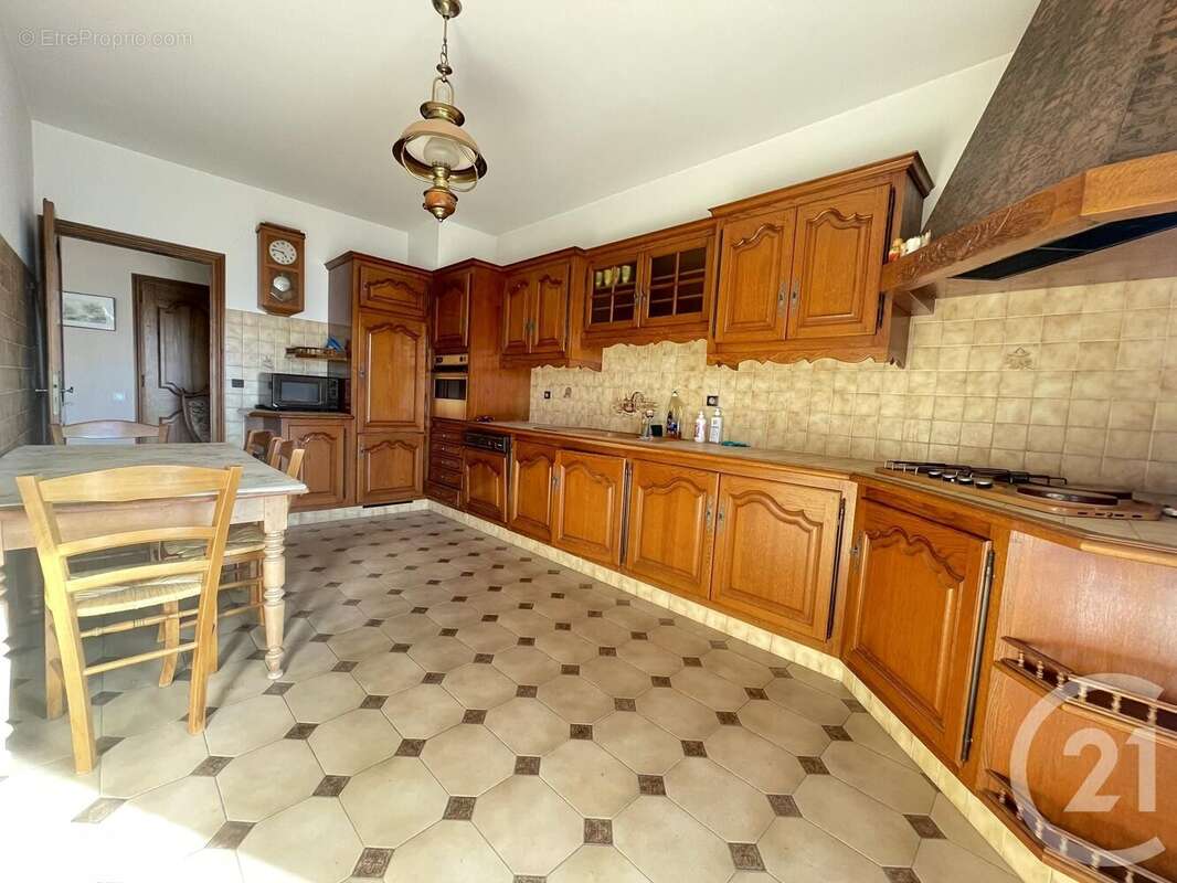 Maison à SAINT-LAURENT-DU-VAR