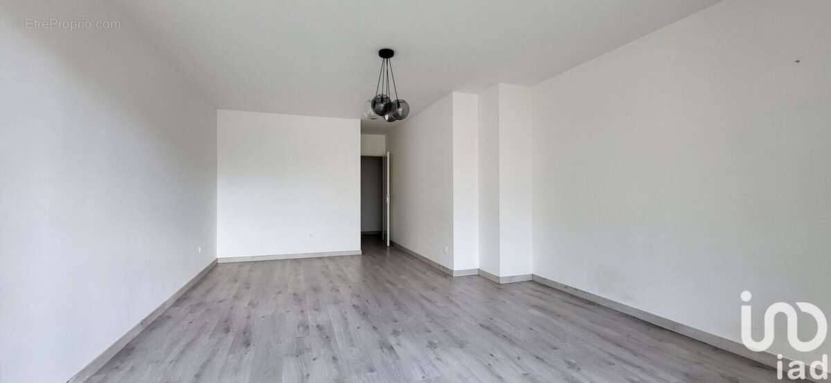 Photo 3 - Appartement à GENNEVILLIERS
