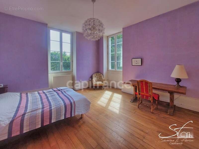 A vendre - Demeure de caractère au fort potentiel - 14 pièces - Saint-Hélène-du-Lac (73800) - photo 12