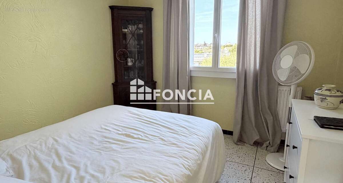 Appartement f3 proche des arceaux avec cave et parking - photo 7