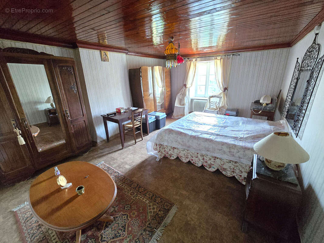 Corps de ferme avec maison, appartement et dépendances - Durenque - photo 12