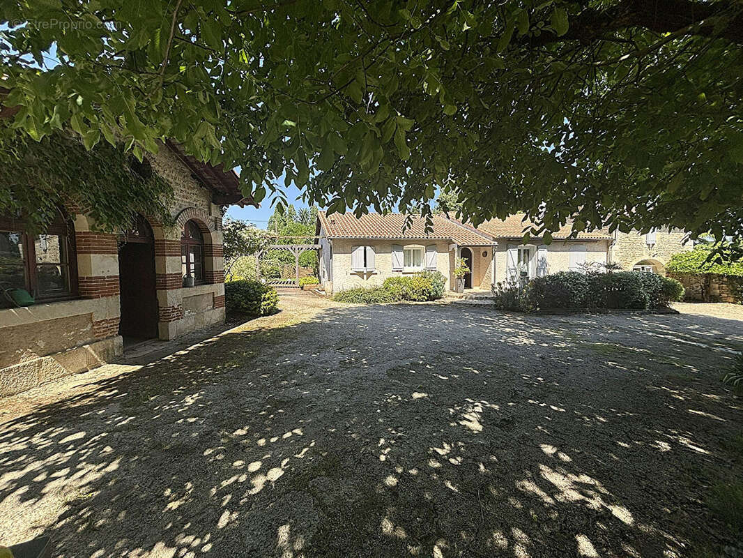 Maison à VOUILLE
