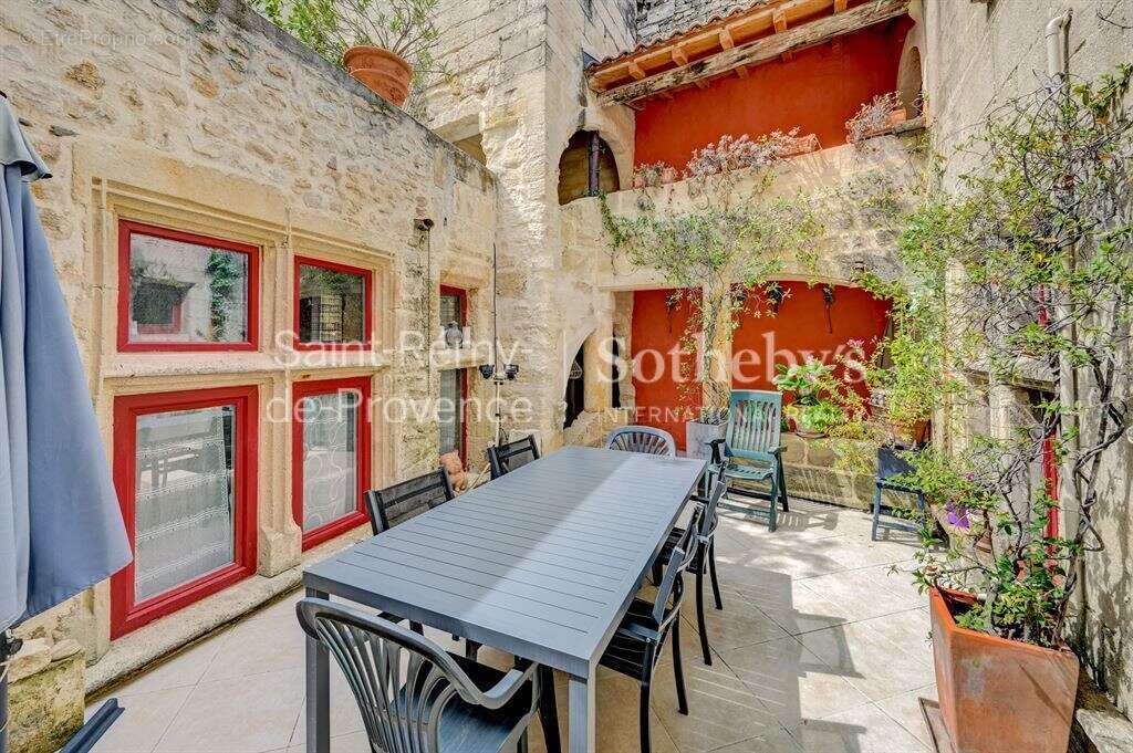 Situé proche d'Avignon, Arles et Saint Rémy de Provence, superbe Hotel particulier du XVème siècle - photo 18