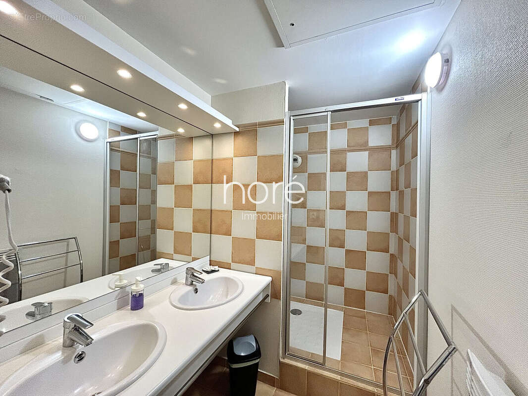 Appartement à COLLEVILLE-SUR-MER