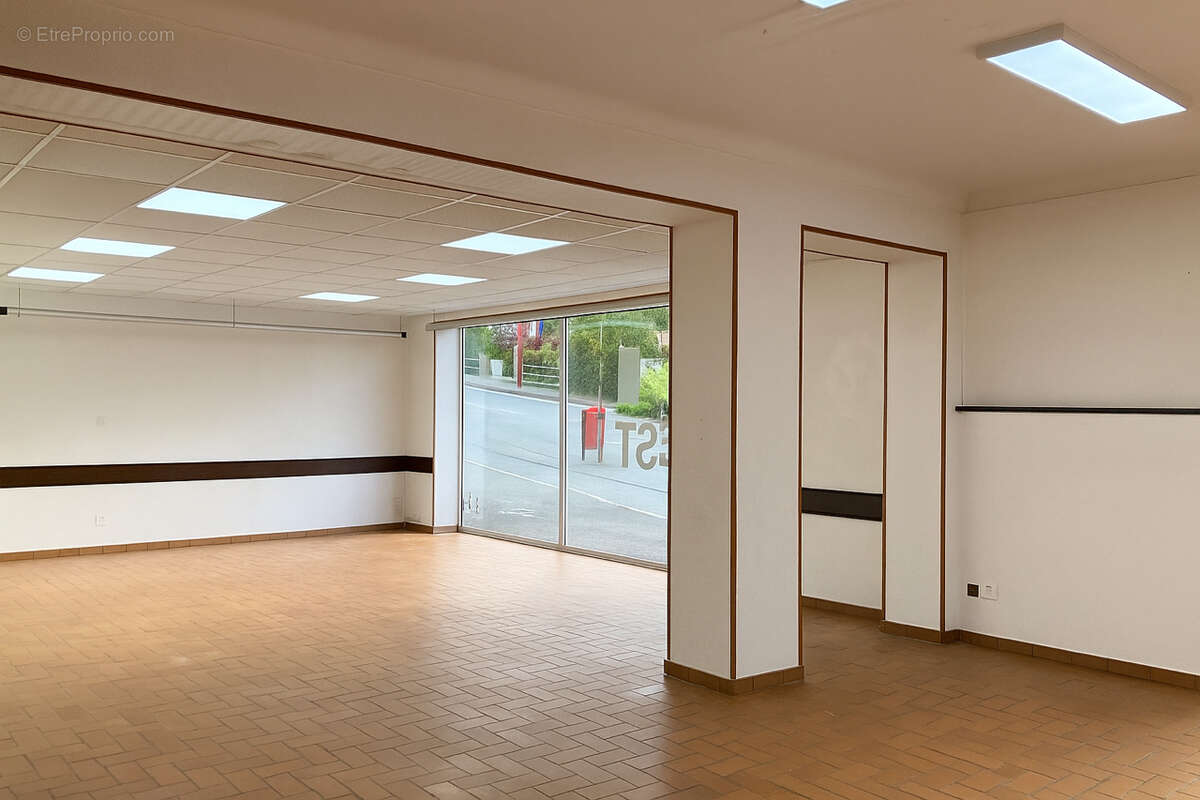 Commerce à CONDE-SUR-NOIREAU