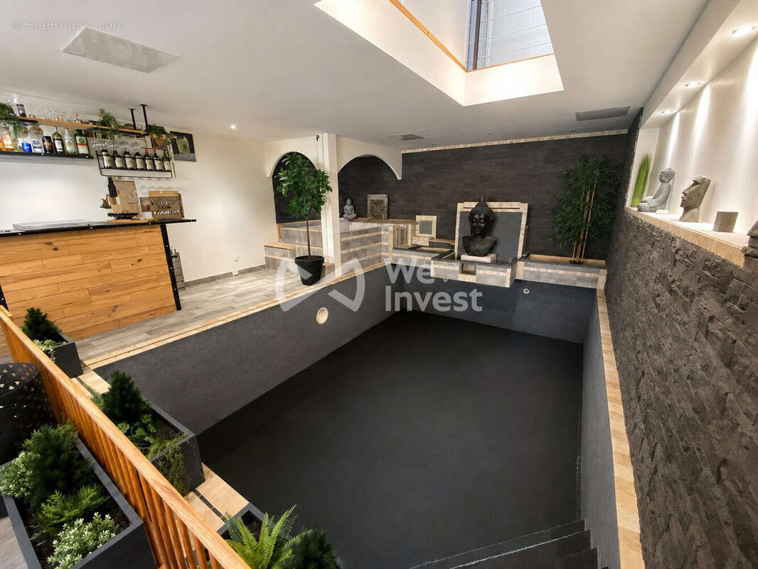 Maison 248 m² à Saint-Romain-De-Benet  - photo 5
