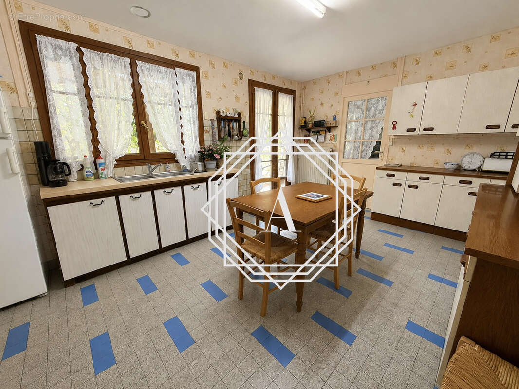 Maison familiale de 173 m2 sur un magnifique terrain arboré de 2 403 M2 - photo 7