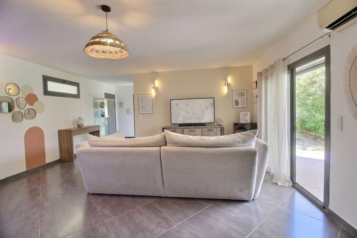 Plan-de-Cuques / Château-Gombert   Maison T4 de 110 m2 avec piscine et jardin - photo 6