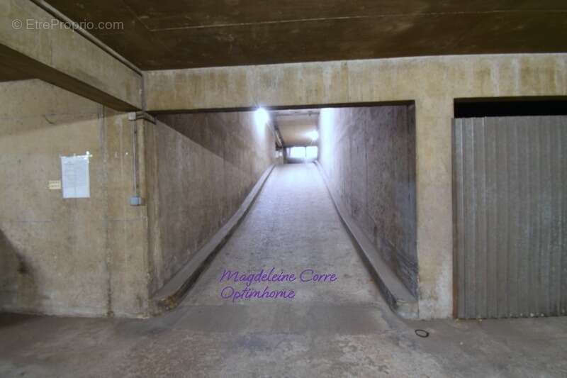 Parking à PARIS-20E