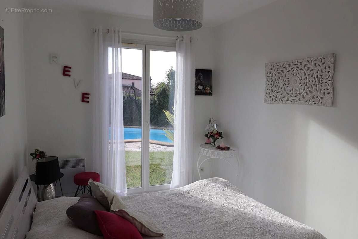 Maison à SAINT-CYR-SUR-MER