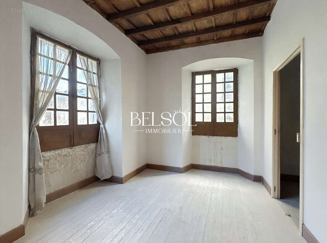 Maison à SAINT-LAURENT-DE-CERDANS