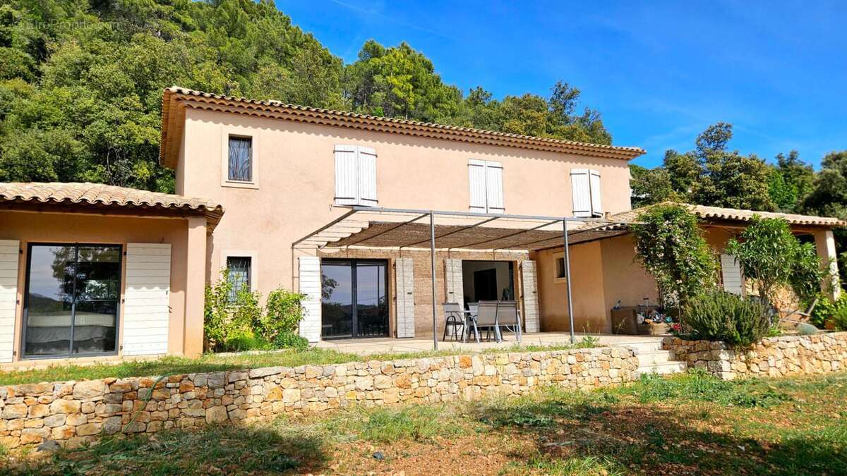 Claviers , Var . Villa contemporaine avec vue dégagée, piscine et terrain de 5800 m² - photo 15
