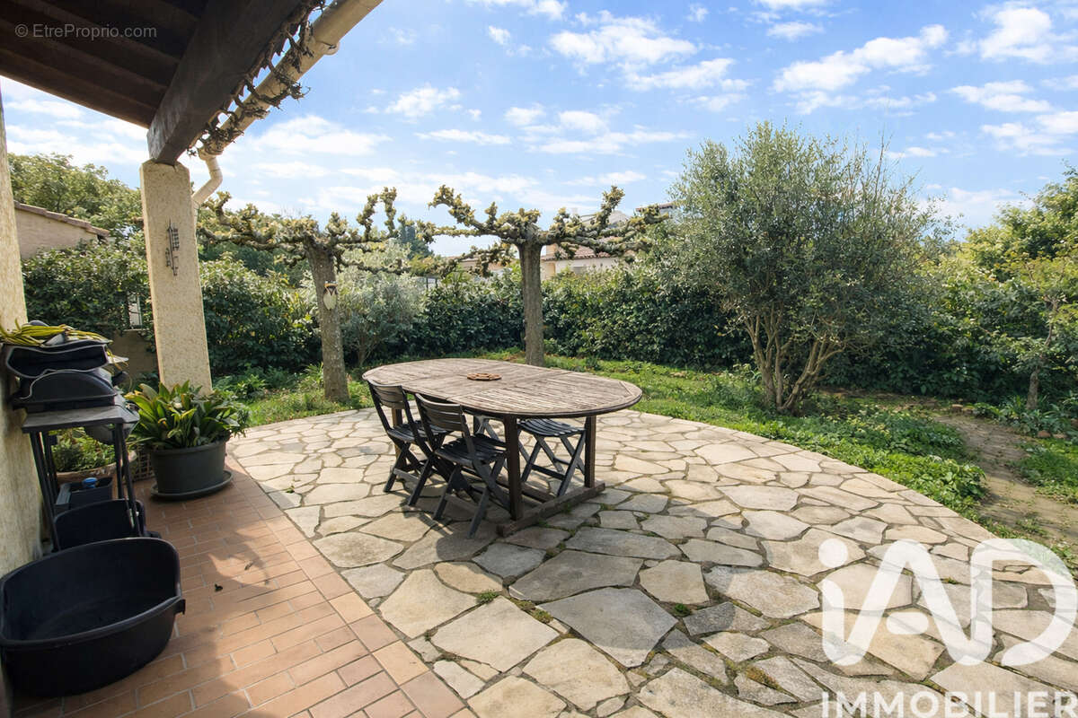 Photo 2 - Maison à MEYNES