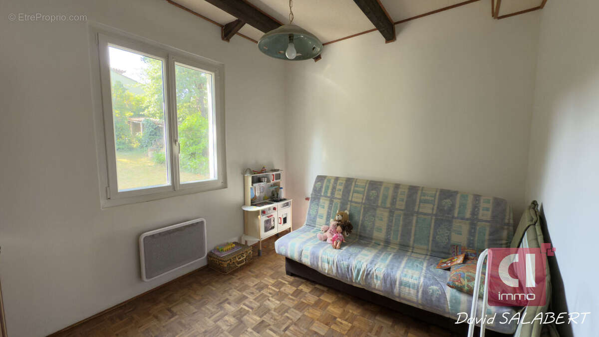 À vendre,  villa plain-pied  T5 + appartement indépendant sur terrain arboré à Garéoult - photo 8