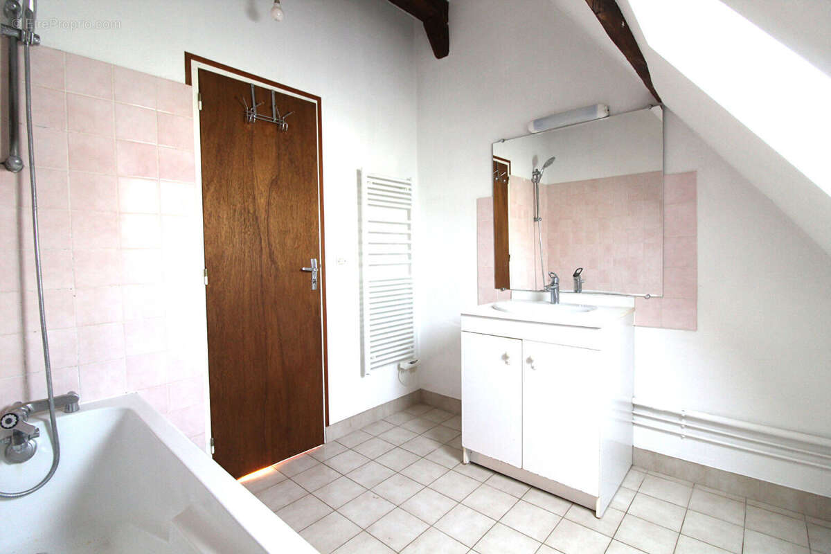 Maison à REIGNAC-SUR-INDRE