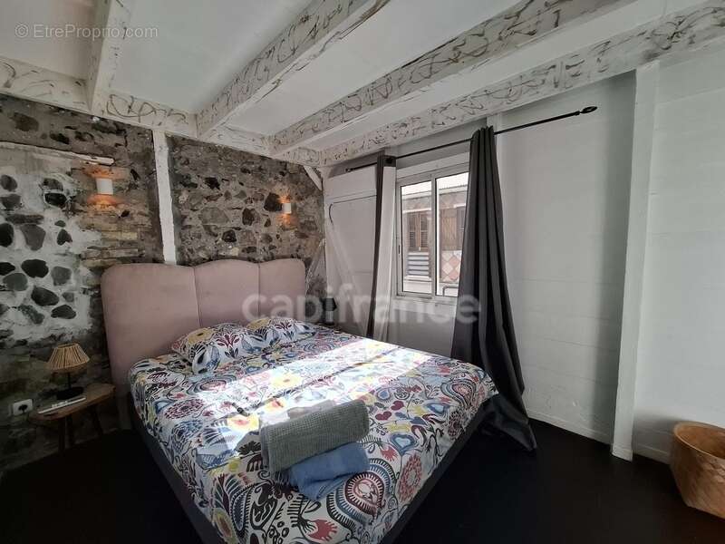 A vendre - Maison de Bourg Atypique et Rénovée – Vue Mer et Montagne – Saint-Pierre (972) - photo 12