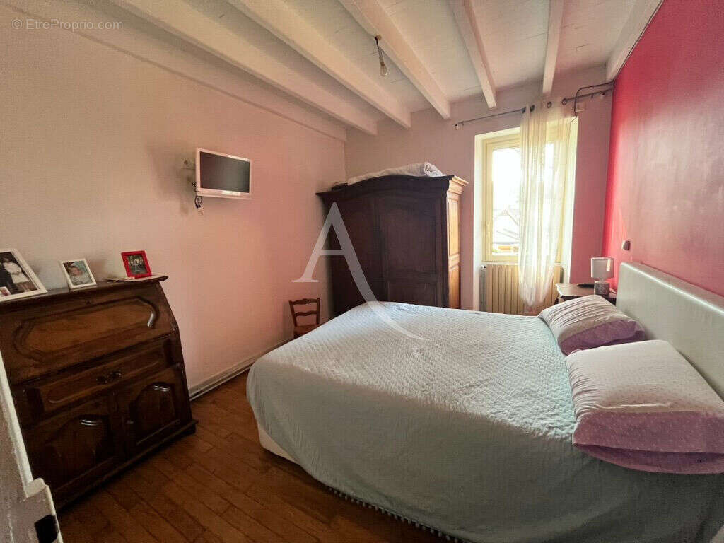 Maison à FRAYSSINET-LE-GELAT