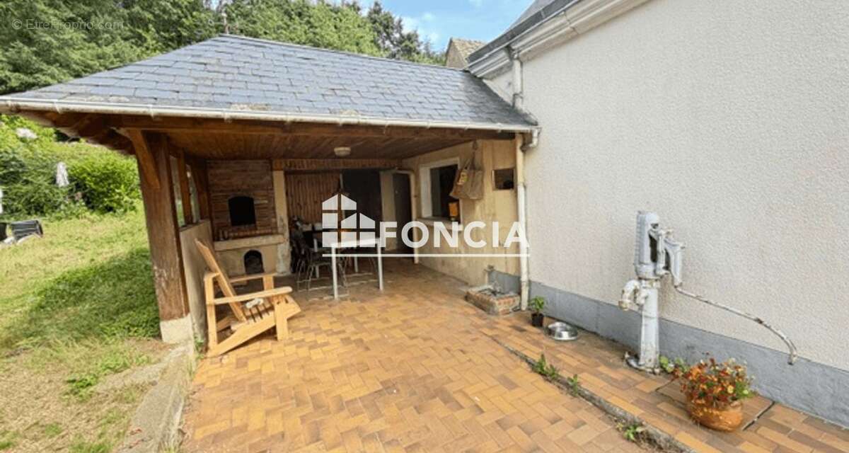 À 13 km d’Arnage, découvrez cette fermette de plain-pied à rafraîchir - photo 3