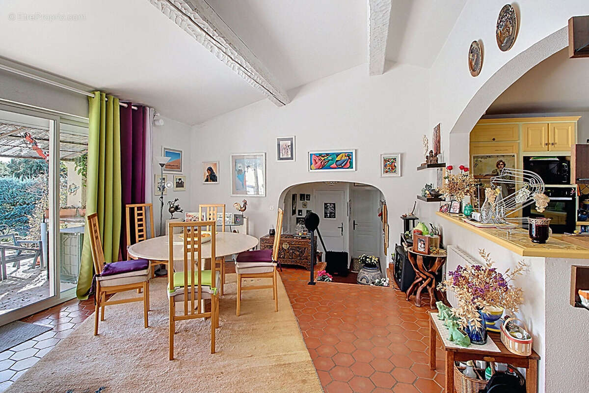 À VENDRE EN EXLUSIVITE!! Propriété  à TOURTOUR de 130m² + dépendance de 20m² + agrandissement possible + piscine le tout sur un  - photo 13
