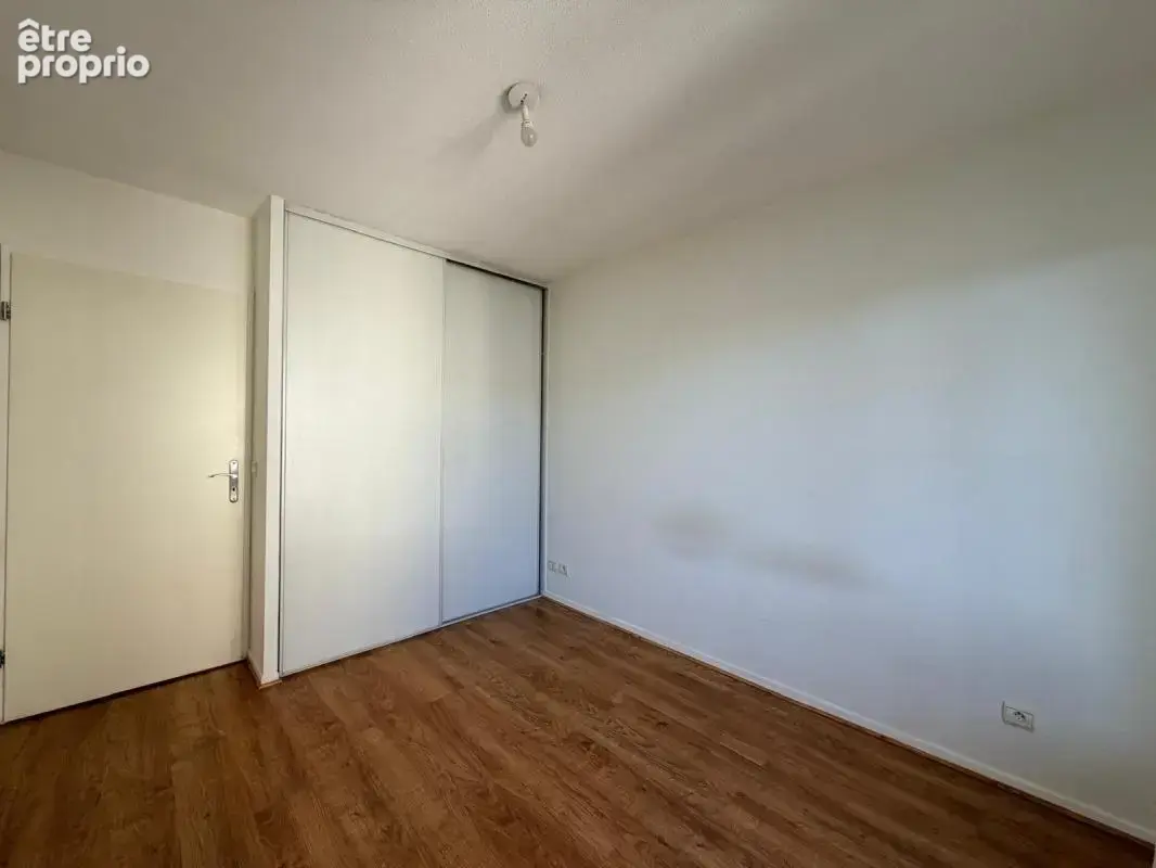 Lyon 8ᵉ — Monplaisir - Appartement T3 de 69.68 m² traversant avec balcon, vue panoramique et garage - photo 5
