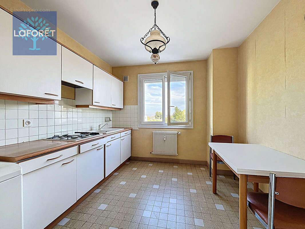 Appartement à SAINT-GENIS-LAVAL