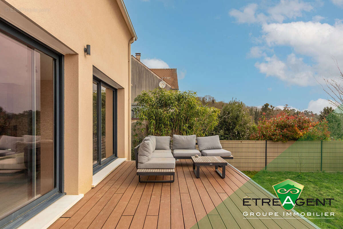 Maison à OINVILLE-SUR-MONTCIENT