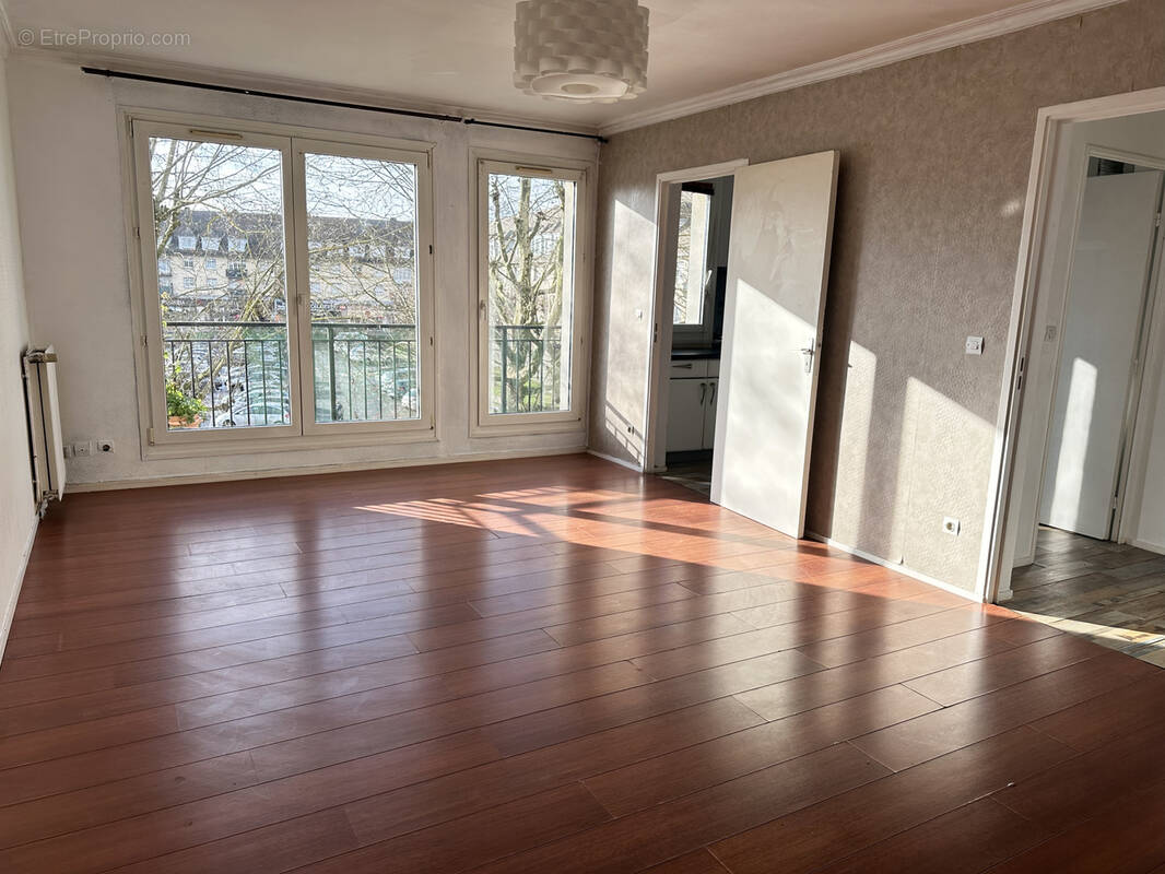 Appartement à SAINT-LEU-D'ESSERENT