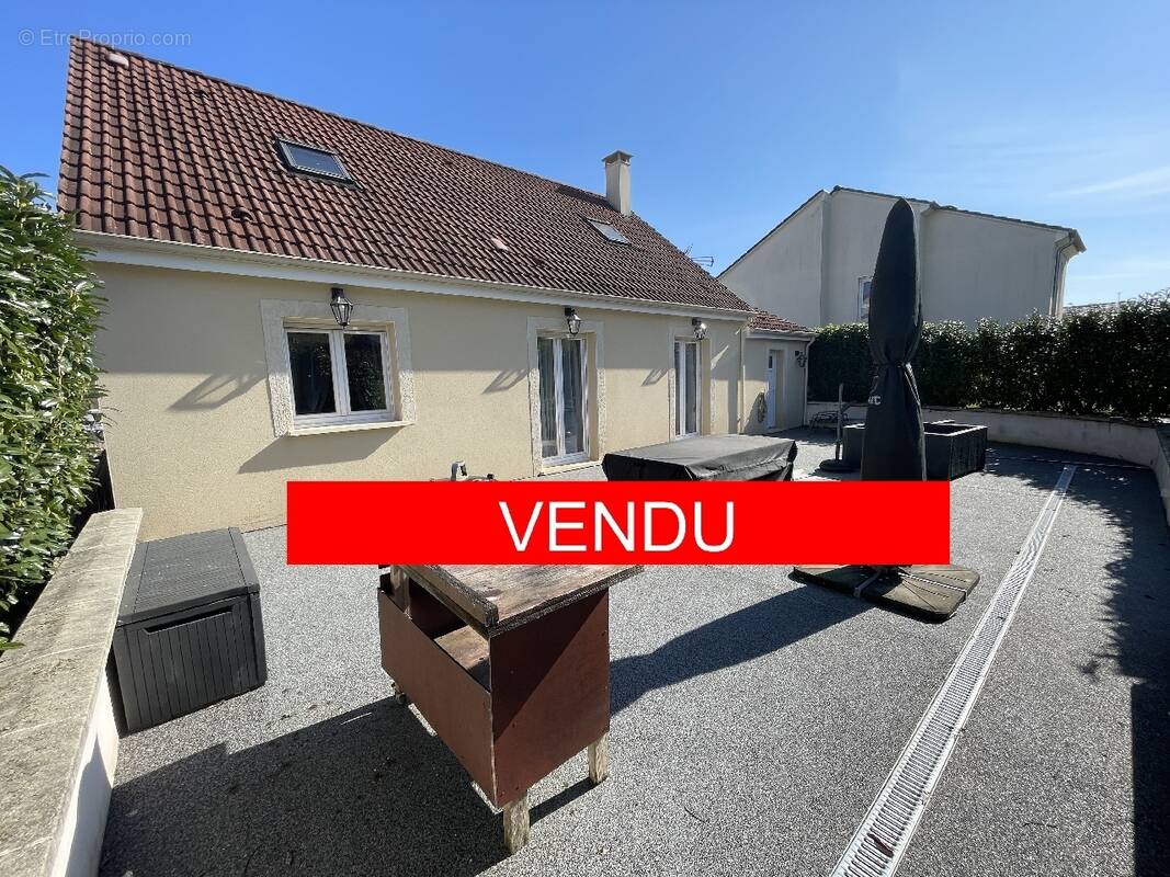 Maison à CREVECHAMPS