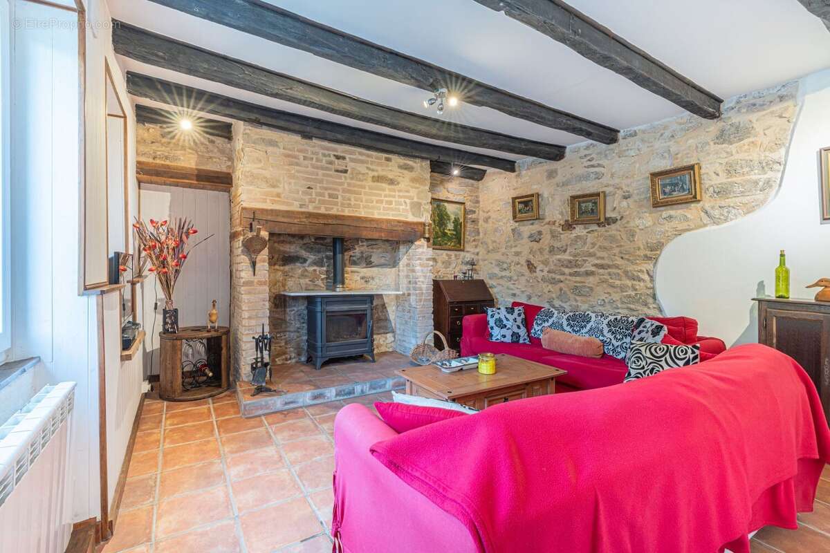 Maison à COUSSAC-BONNEVAL