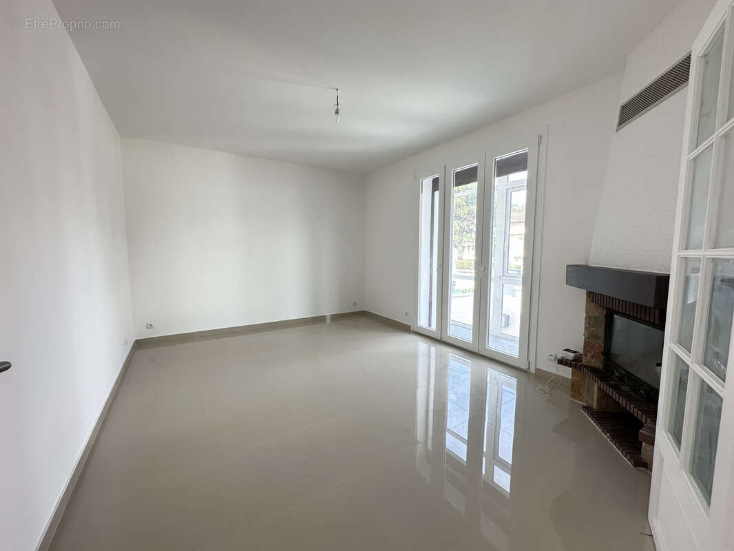 Maison à VAIRES-SUR-MARNE