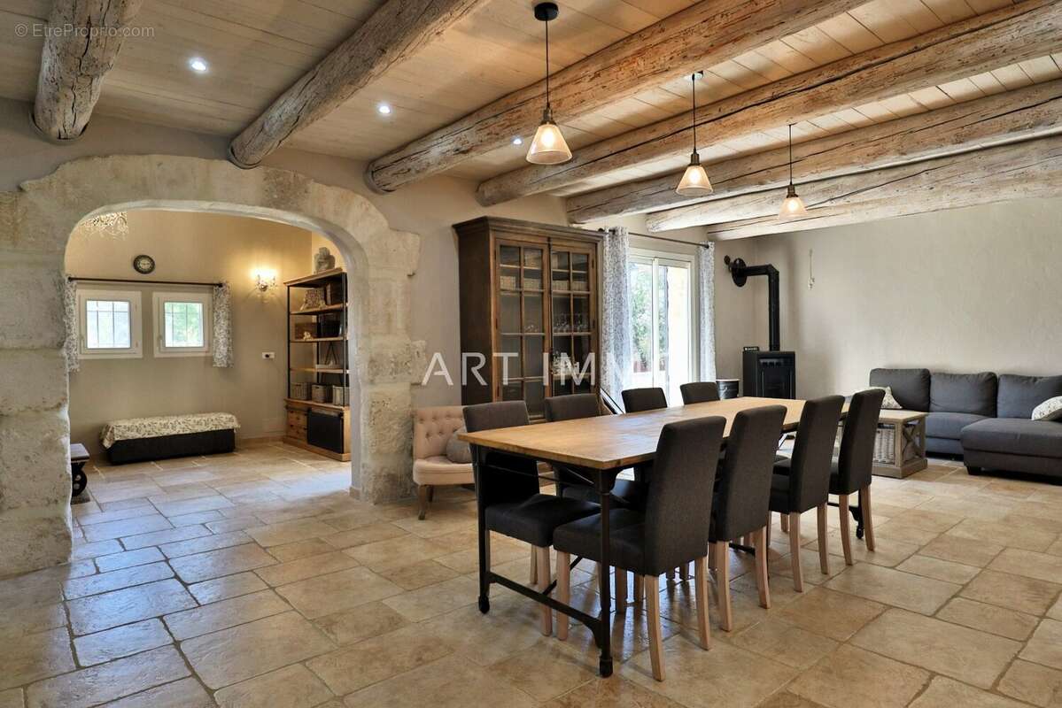 Maison à SAINT-SATURNIN-LES-APT