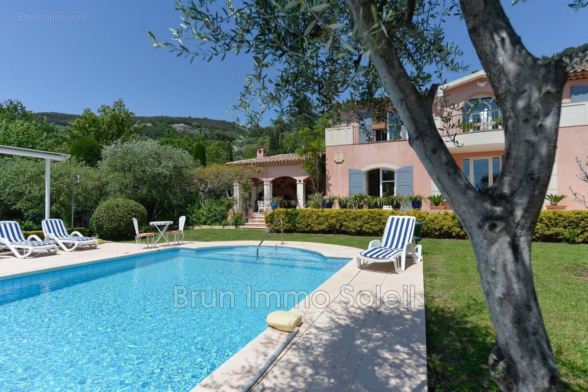 Maison 305 m² à Grasse  - photo 2