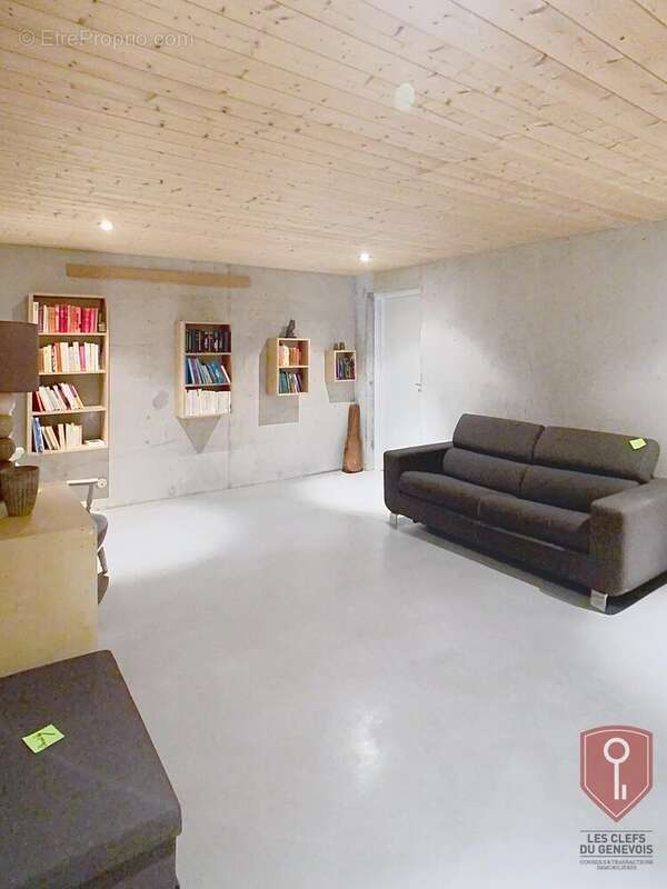 Maison à COLLONGES-SOUS-SALEVE