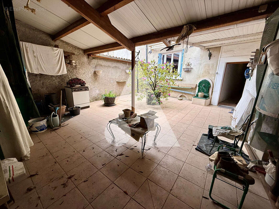 Maison à VELAINES