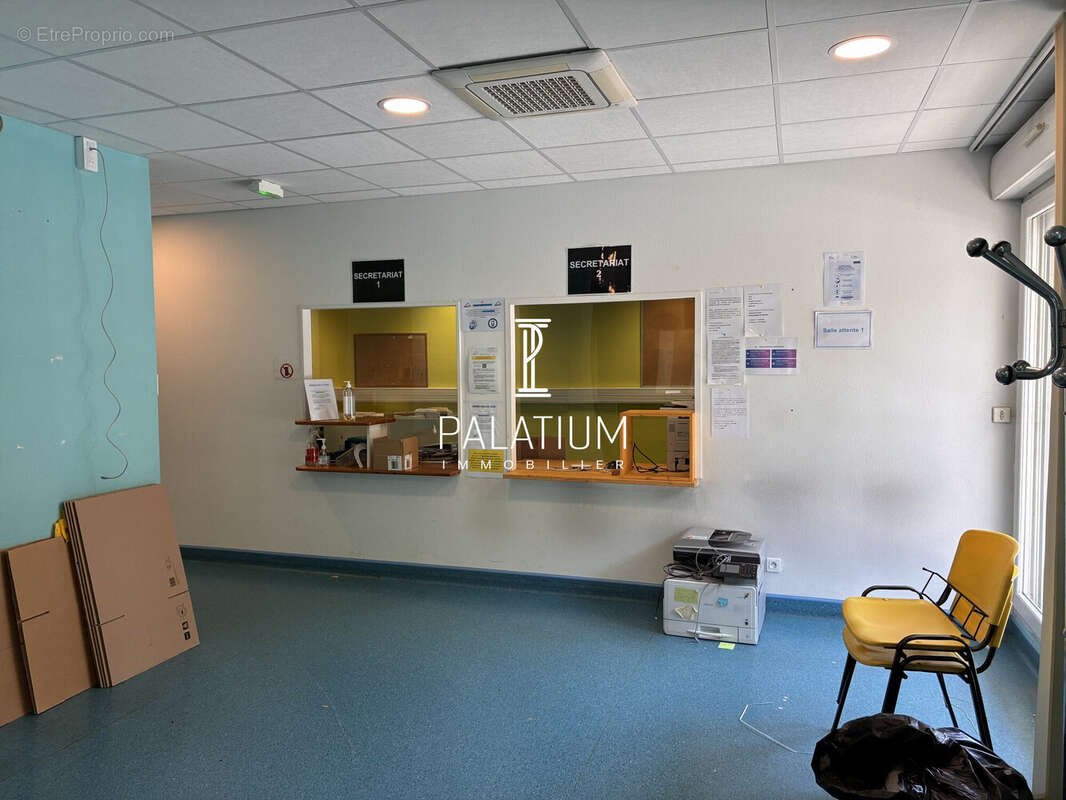 Commerce 213 m² à Sisteron  - photo 4