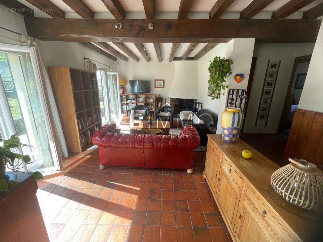 Maison à LA CELLE-LES-BORDES