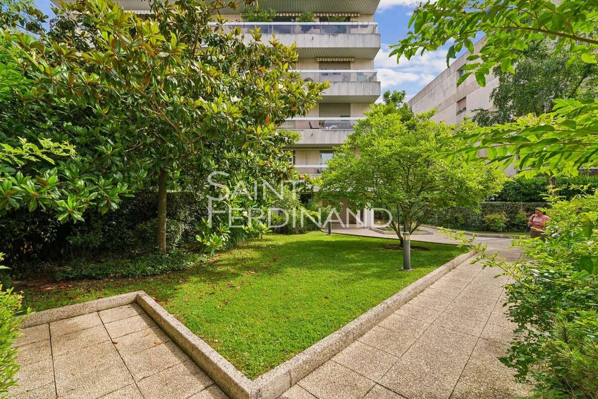 Appartement à NEUILLY-SUR-SEINE