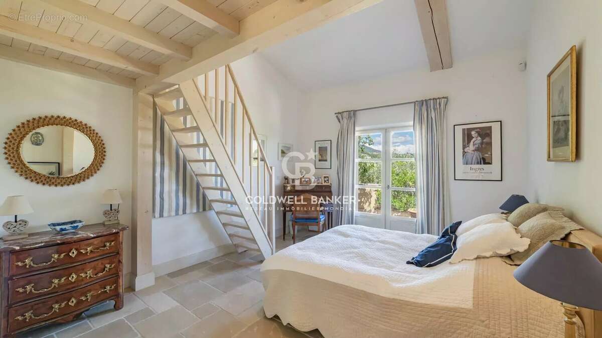 Maison à VALBONNE