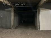   - Parking à VILLEURBANNE