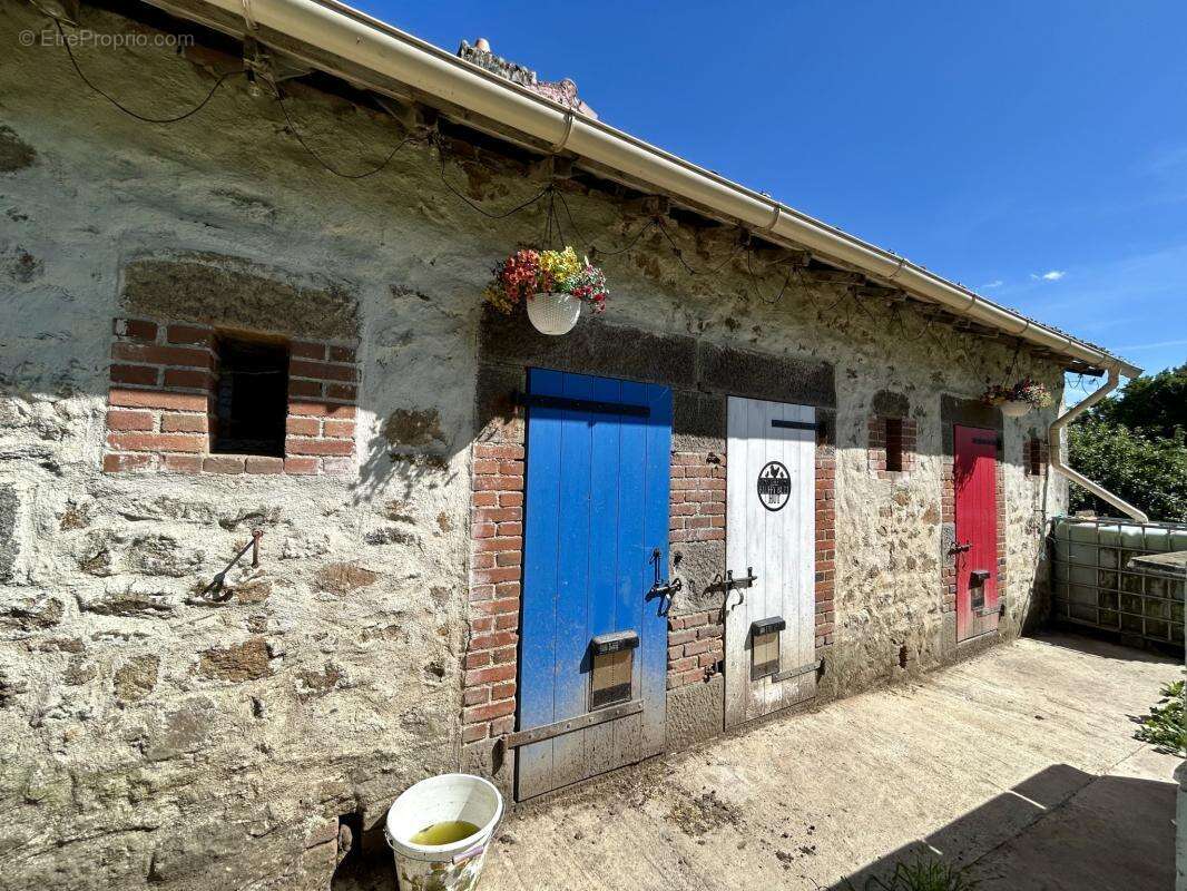 Domaine d'Exception de 17 Hectares, 4 chambres, 251m2 - gara - photo 29