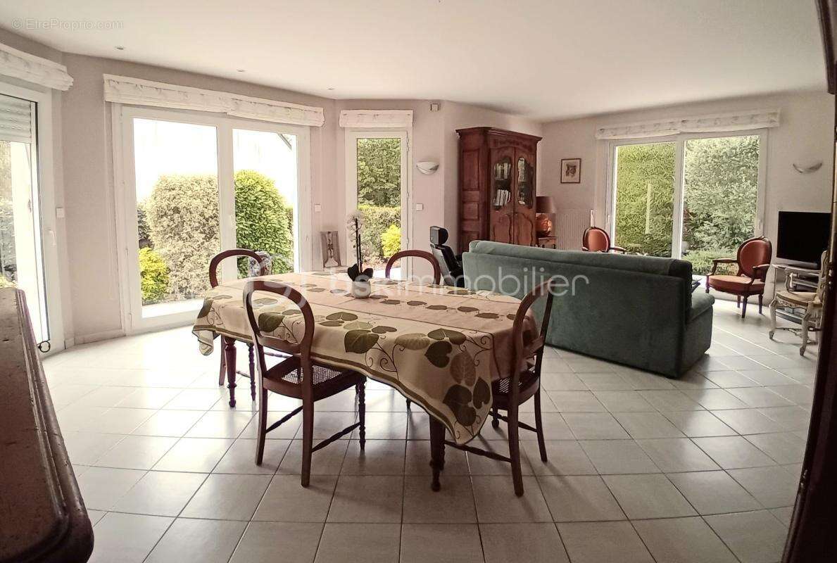 Maison familiale 6 pièces-150 m2-5 chambres-Sous-sol complet enterré-Impasse-Sans mitoyenneté - photo 6