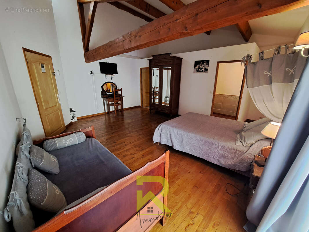 Maison à CRUZY