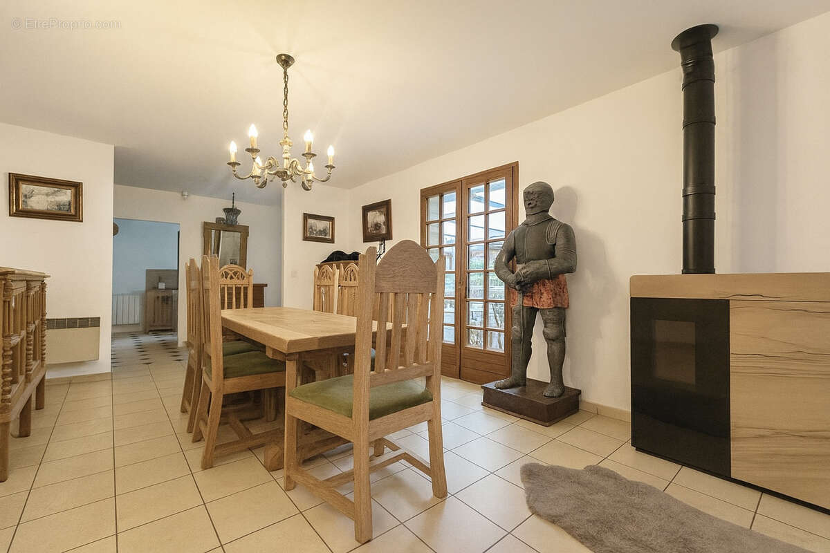 Maison à VERNEUIL-EN-HALATTE