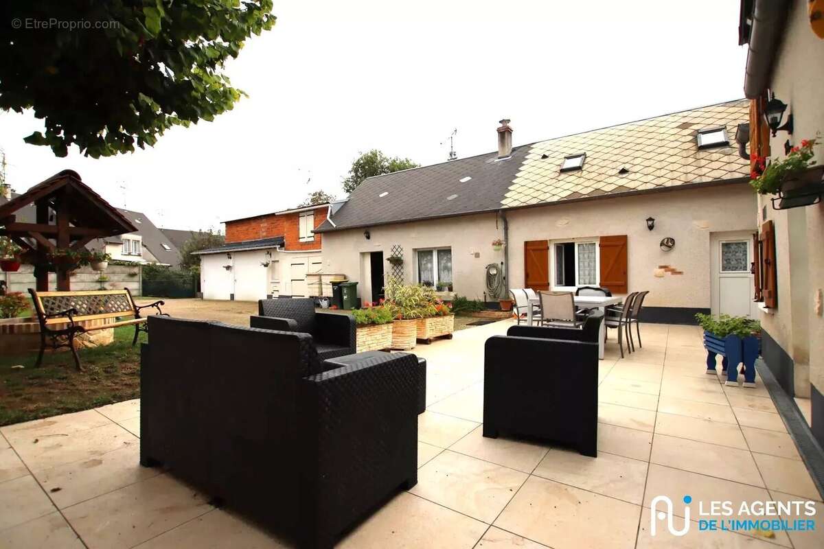 Maison à SAINT-JEAN-DE-LA-RUELLE