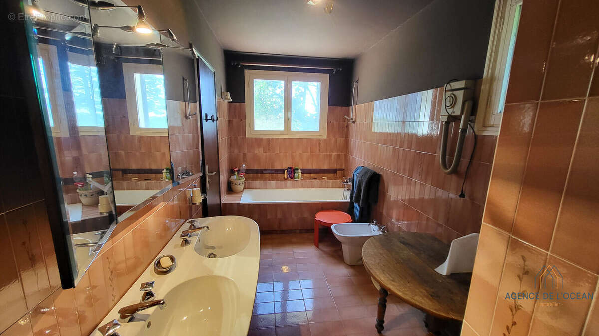 Maison 250 m² - LE PALAIS - photo 9