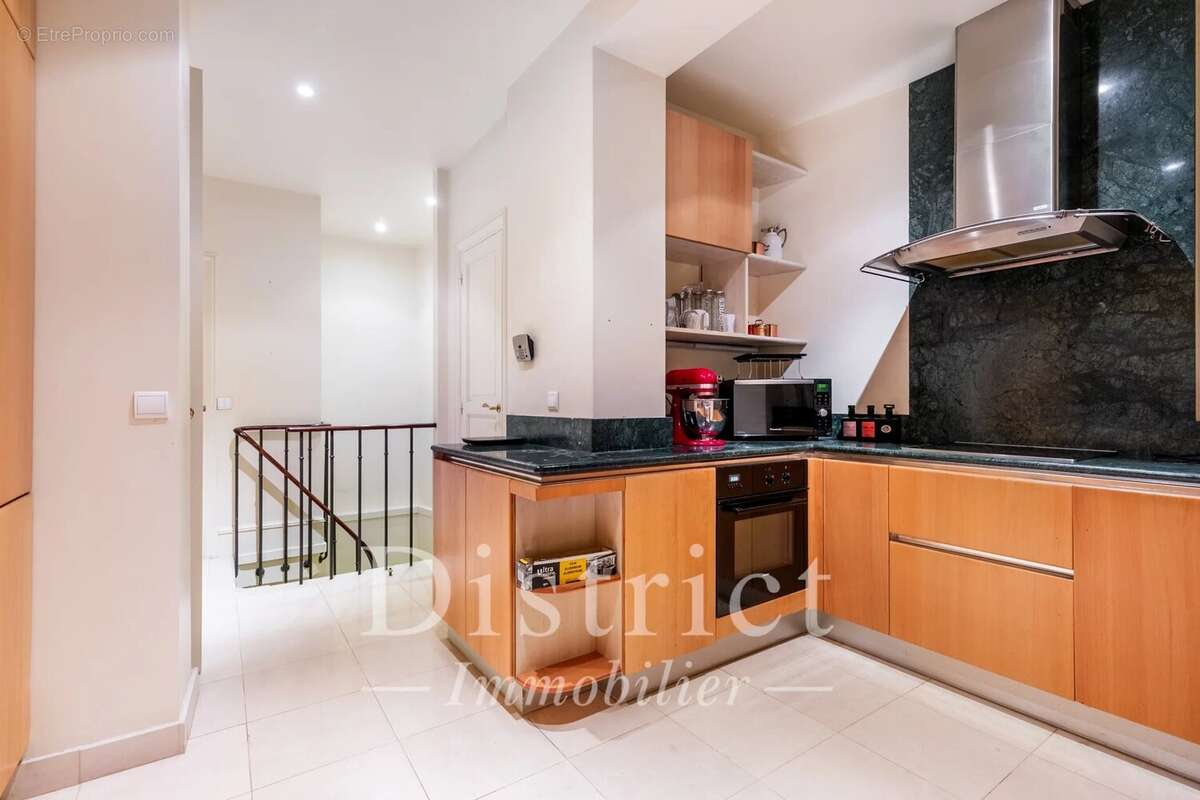 Appartement à PARIS-8E