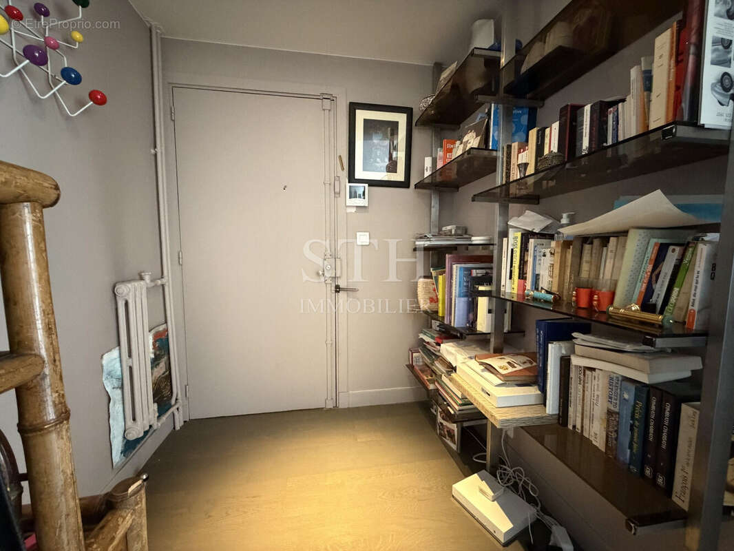 Appartement à PARIS-1E