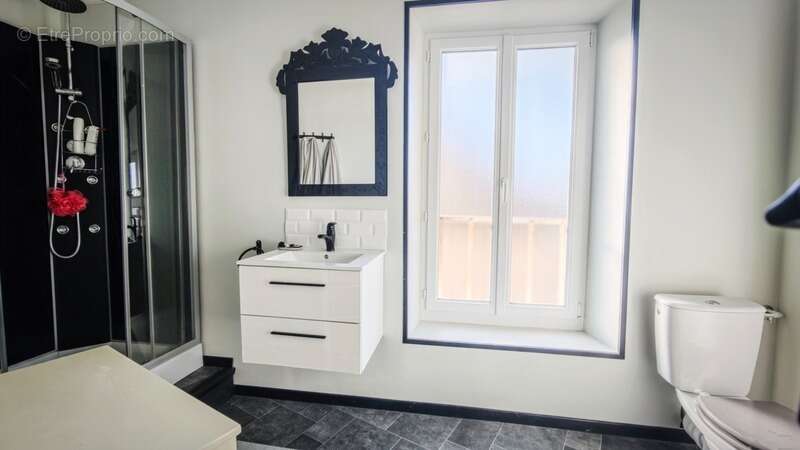 Maison à COLLEVILLE-MONTGOMERY