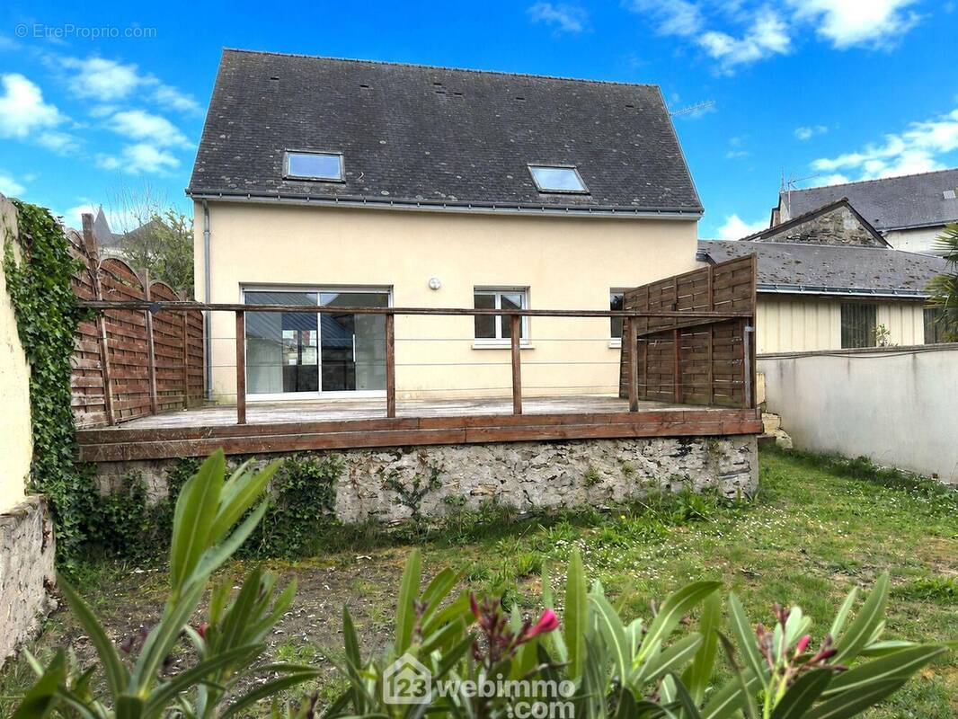 Maison située dans le centre de Mazé. - Maison à MAZE